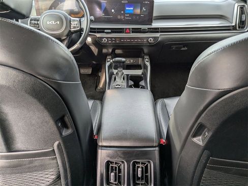 Used 2024 Kia Sorento S image 33
