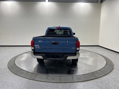Used 2019 Toyota Tacoma SR5 AWD/4WD image 8