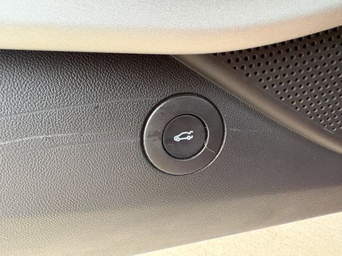 Used 2021 Chevrolet Camaro LT w/ Technology Package image 12