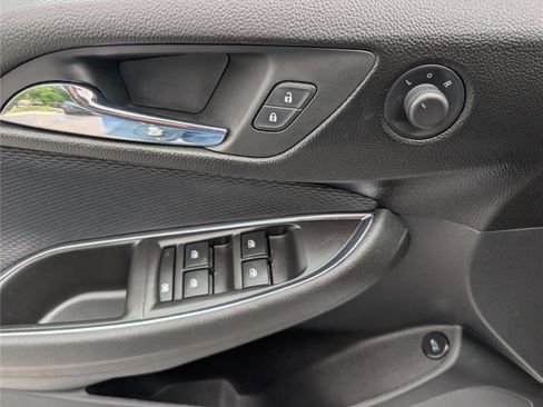 Used 2018 Chevrolet Cruze LT FWD image 19