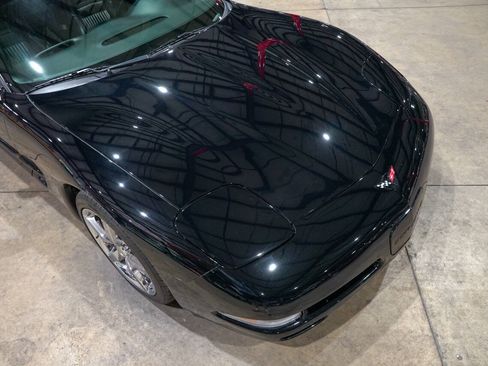 Used 1998 Chevrolet Corvette Coupe w/ Memory Pkg RWD image 18