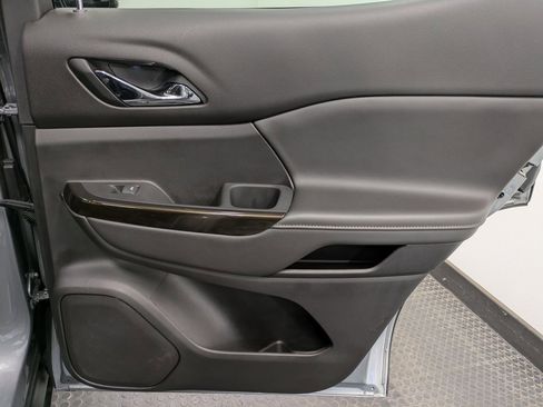 Used 2023 GMC Acadia AT4 w/ Technology Package image 24