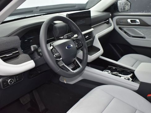 New 2026 Ford Explorer Platinum w/ LUX Leather Package image 5