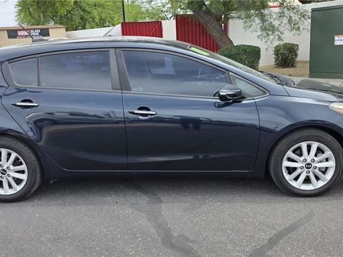Used 2017 Kia Forte LX w/ Option Group 020 FWD image 4