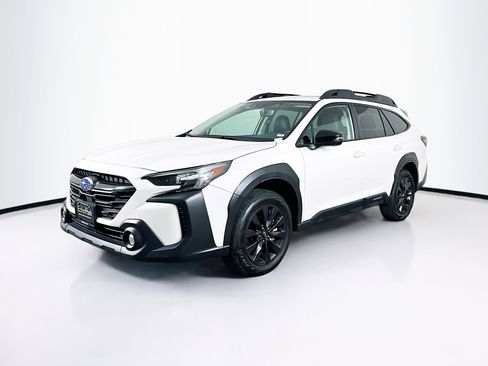 Used 2025 Subaru Outback Onyx Edition AWD/4WD image 3