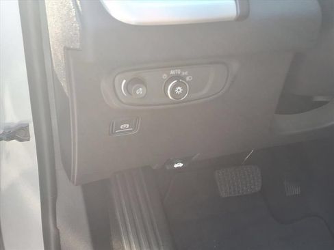 Used 2023 GMC Terrain SLE w/ Elevation Edition FWD image 19