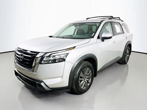 Used 2024 Nissan Pathfinder SV FWD image 5