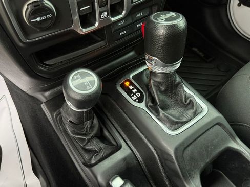 Used 2018 Jeep Wrangler Unlimited Sport S AWD/4WD image 28