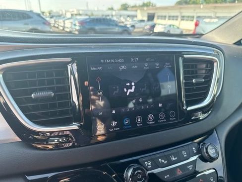 Used 2019 Chrysler Pacifica Touring-L Plus w/ Advanced Safetytec Group FWD image 37