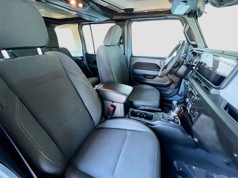 Used 2024 Jeep Wrangler Sport S image 27