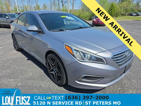 Used 2016 Hyundai Sonata SE image 1