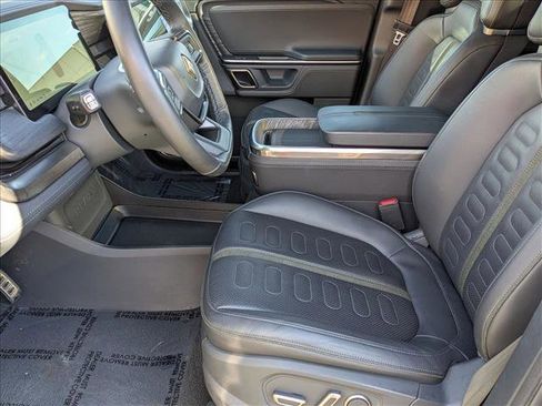 Used 2023 Rivian R1S Adventure image 17