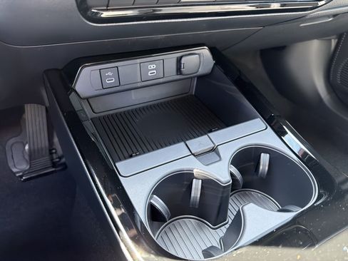New 2026 Toyota Prius LE FWD image 19