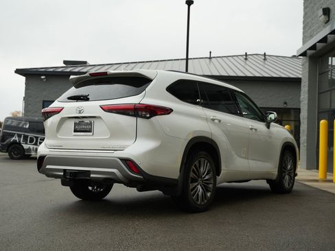 Used 2021 Toyota Highlander Platinum image 15