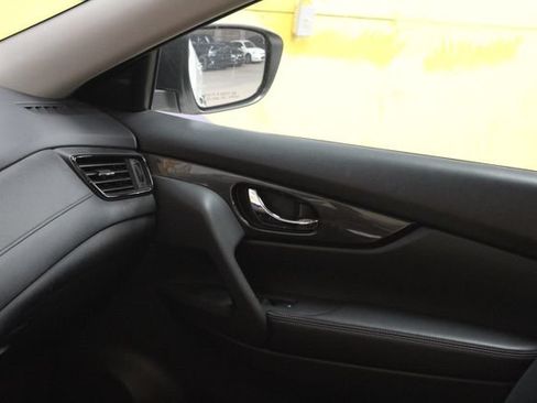 Used 2017 Nissan Rogue SV AWD/4WD image 11