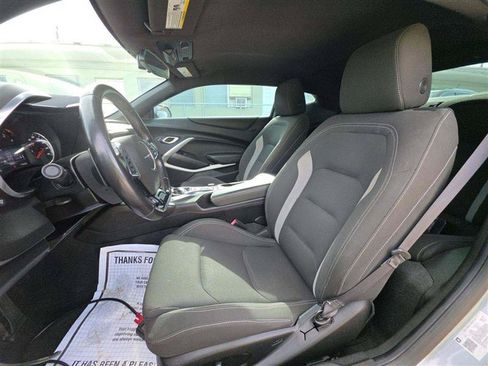 Used 2020 Chevrolet Camaro LT RWD image 7