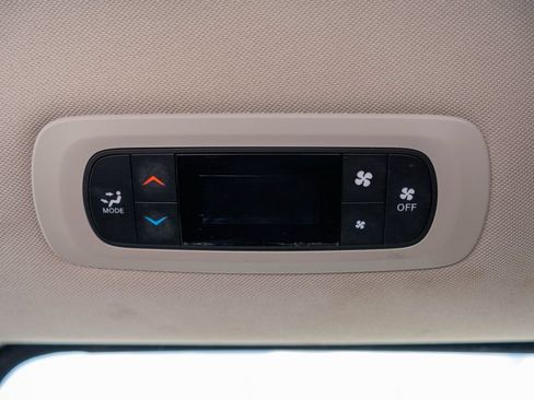 Used 2023 Chrysler Voyager LX FWD image 17