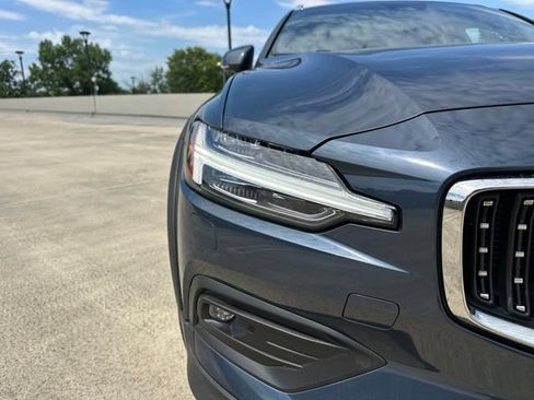 Certified 2025 Volvo V60 B5 Cross Country Plus AWD/4WD image 12