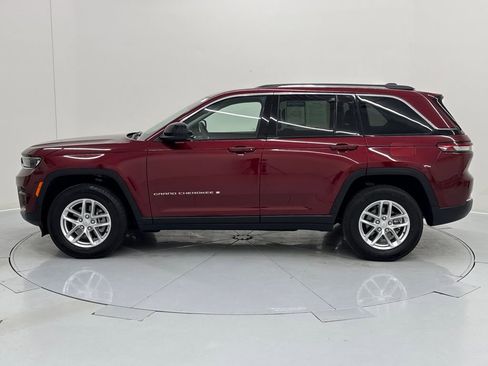 Used 2023 Jeep Grand Cherokee Laredo w/ Luxury Tech Group I image 2