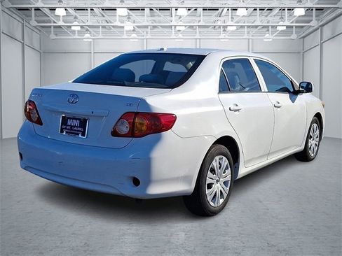 Used 2010 Toyota Corolla LE image 4