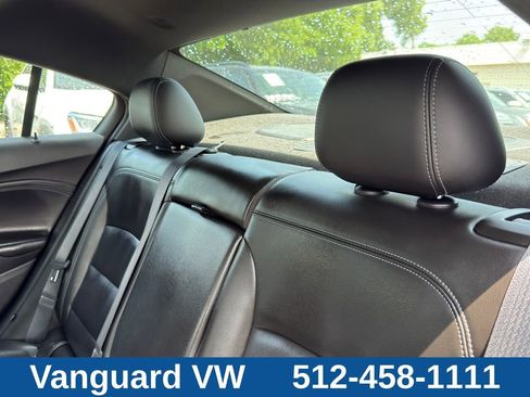 Used 2018 Chevrolet Cruze Premier FWD image 27
