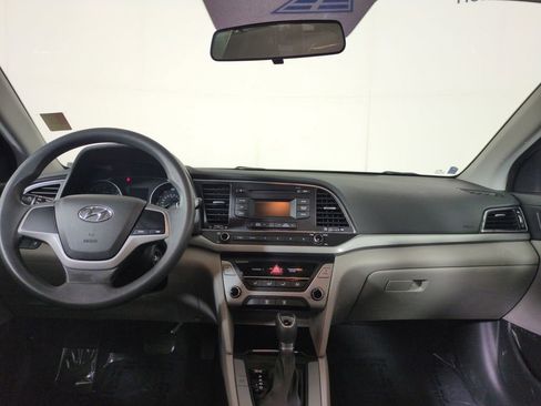 Used 2017 Hyundai Elantra SE image 19