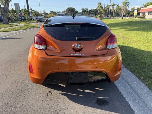 Used 2012 Hyundai Veloster w/ Style Pkg FWD image 8