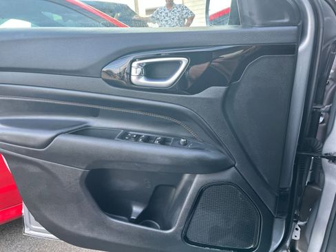 Used 2023 Jeep Compass Limited image 20