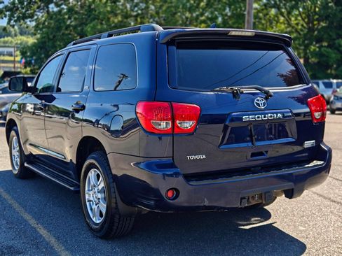 Used 2010 Toyota Sequoia SR5 AWD/4WD image 5