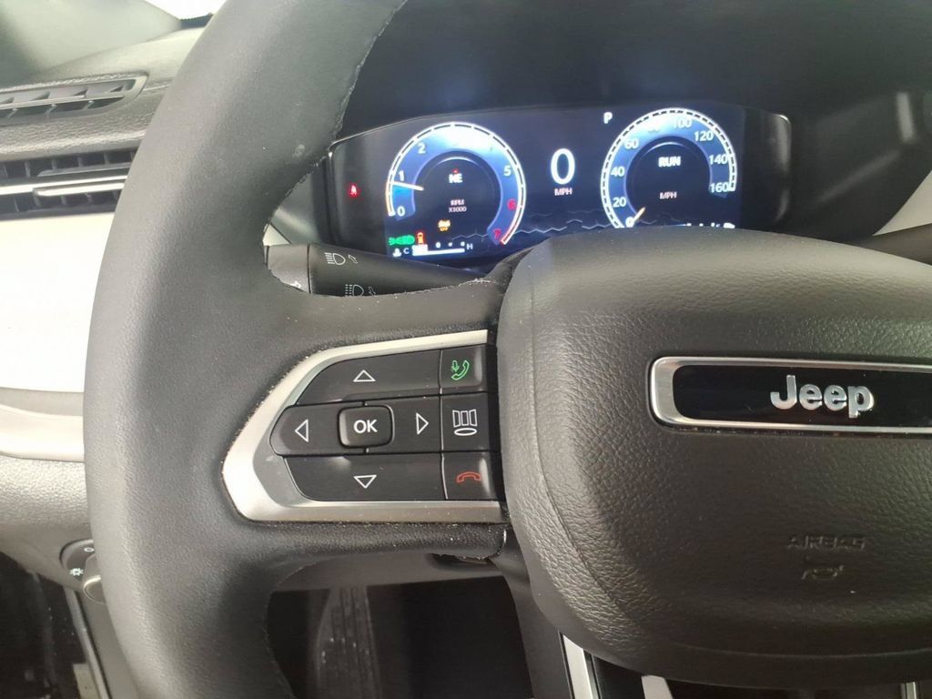 Used 2025 Jeep Compass Limited w/ Elite Group AWD/4WD image 15