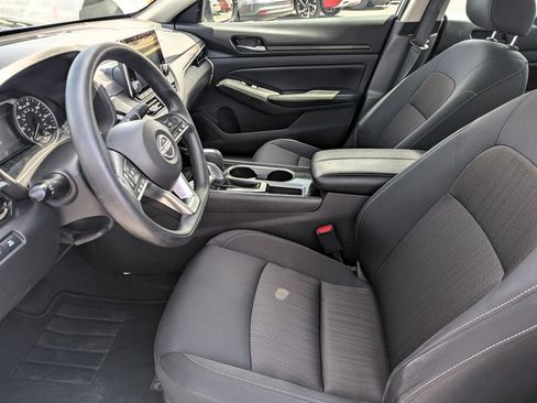 Used 2024 Nissan Altima 2.5 SV FWD image 24