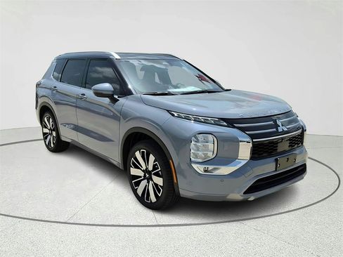 New 2025 Mitsubishi Outlander SEL image 3