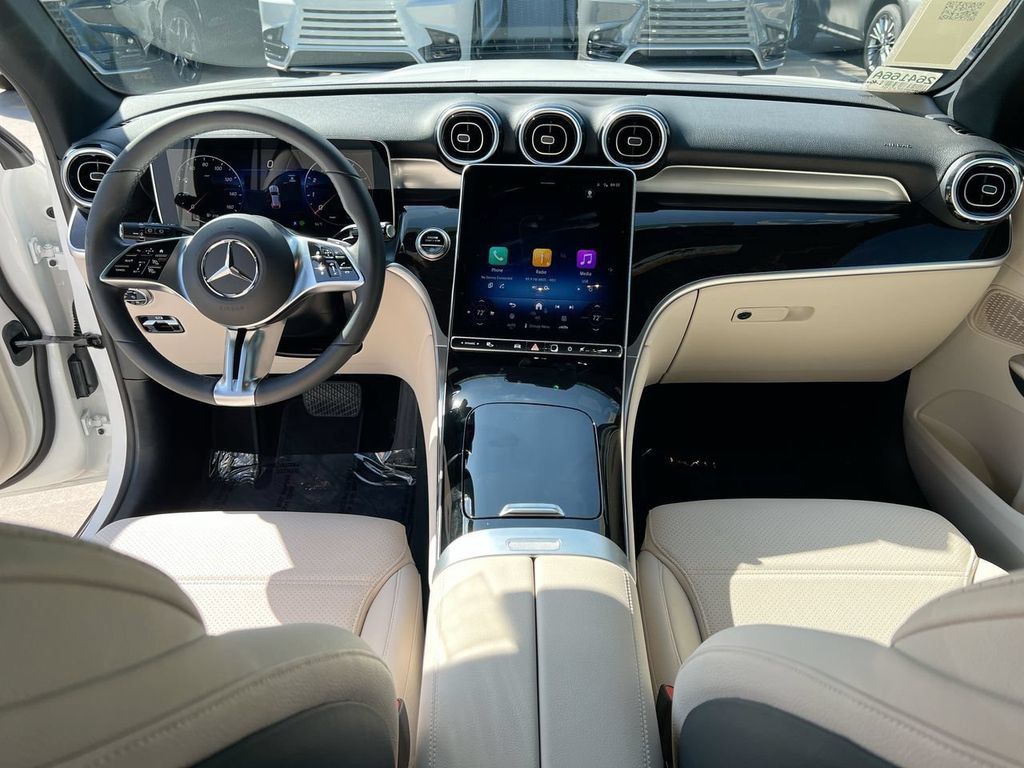 Used 2025 Mercedes-Benz GLC 300 image 18