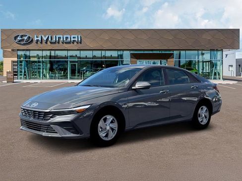 New 2026 Hyundai Elantra SE image 2