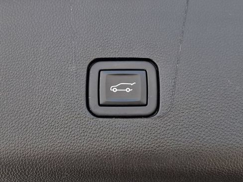 Used 2023 Chevrolet Traverse RS AWD/4WD image 32