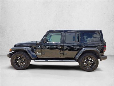 Used 2024 Jeep Wrangler Unlimited Sahara AWD/4WD image 9