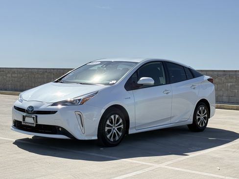 Used 2021 Toyota Prius LE w/ Carpet Mat Package (TMS) AWD/4WD image 8