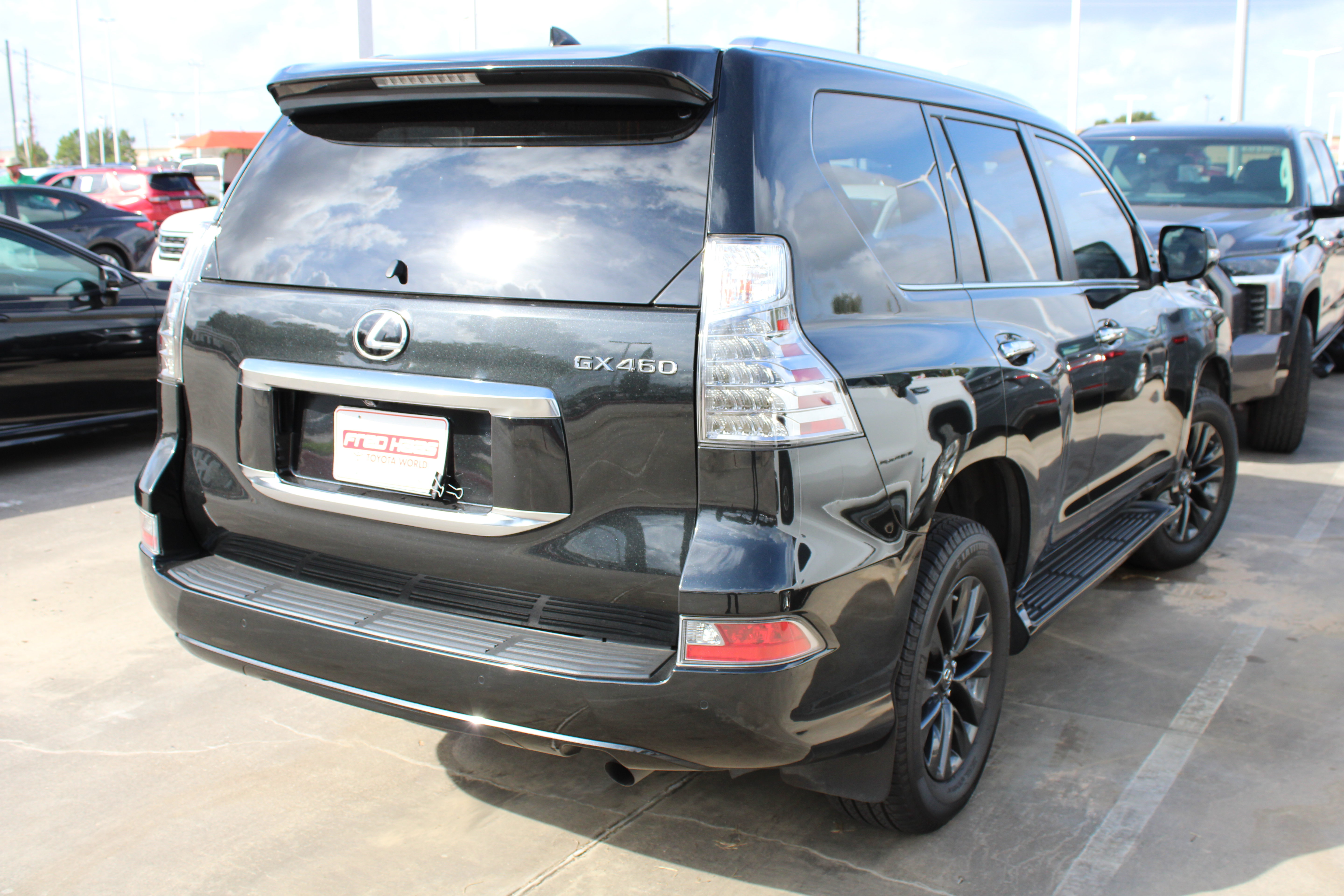 Used 2023 Lexus GX 460 Premium w/ Premium Package AWD/4WD image 9