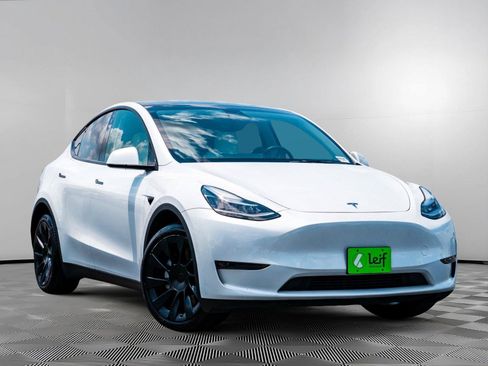 Used 2023 Tesla Model Y AWD image 1