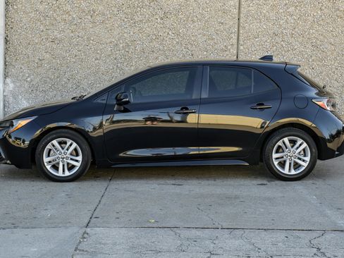 Used 2022 Toyota Corolla Hatchback image 12