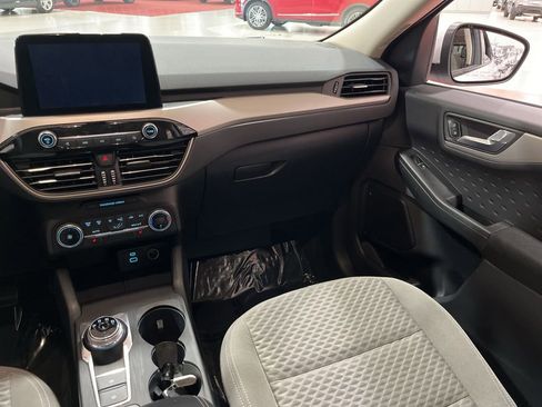 Used 2020 Ford Escape SE image 16