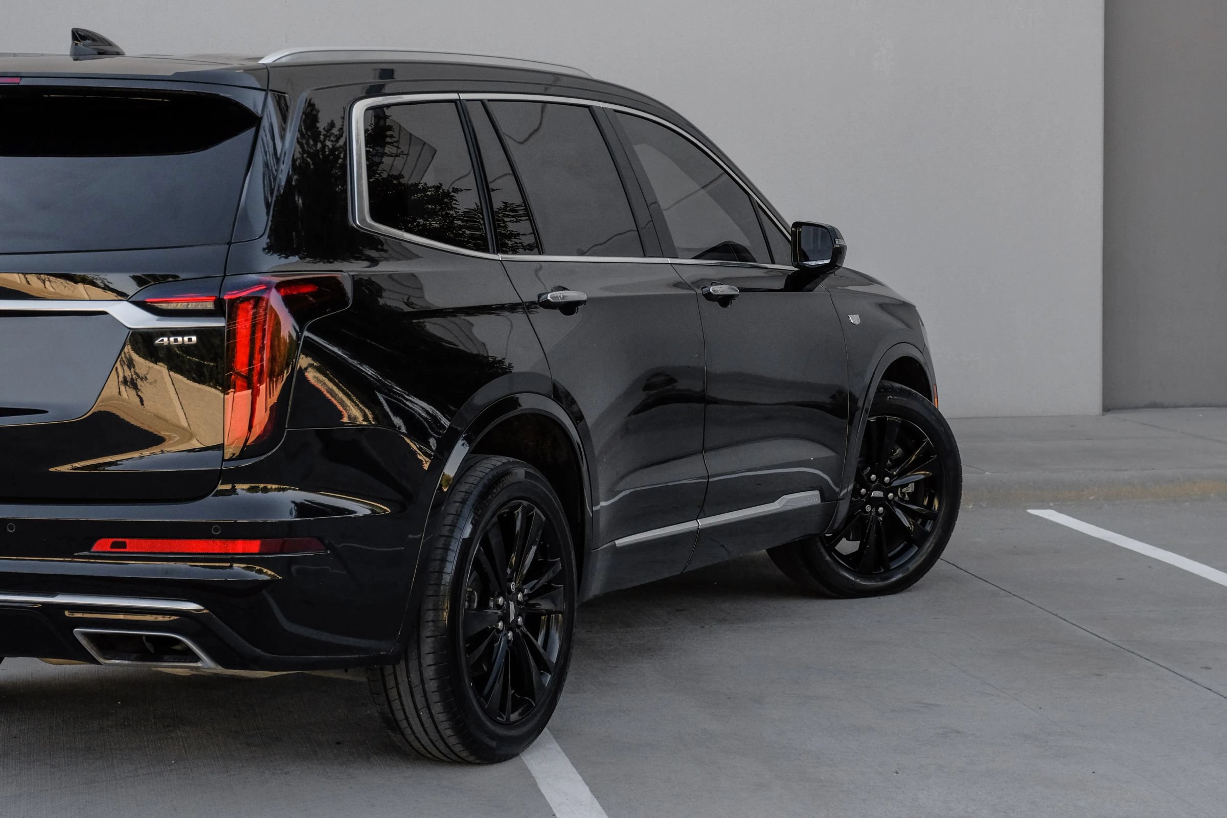 Used 2023 Cadillac XT6 Premium Luxury w/ LPO, Floor Liner Package FWD image 14