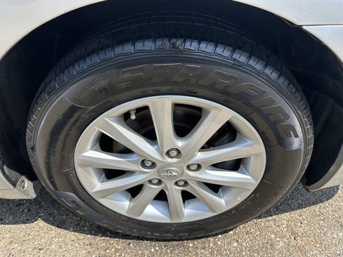 Used 2010 Toyota Camry LE FWD image 29