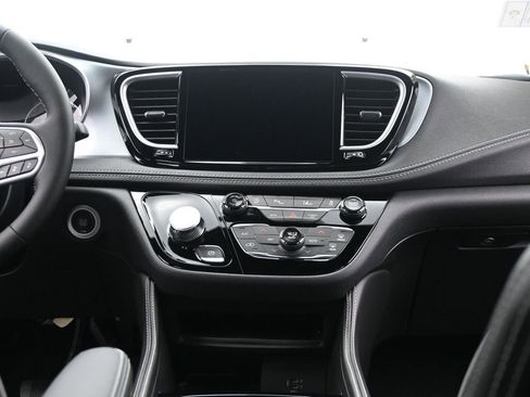 New 2026 Chrysler Pacifica Limited image 25