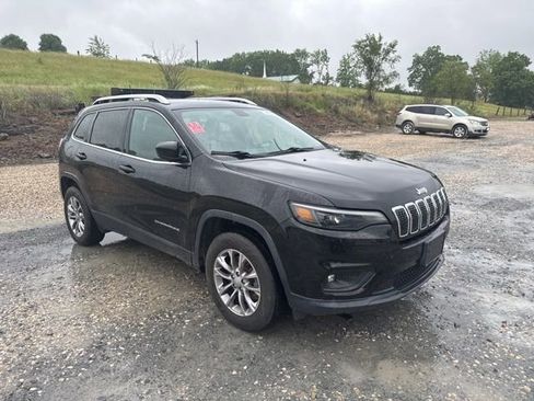 Used 2019 Jeep Cherokee Latitude Plus w/ Cold Weather Group AWD/4WD image 7