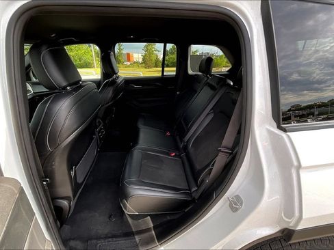Used 2025 Jeep Grand Cherokee Altitude AWD/4WD image 7