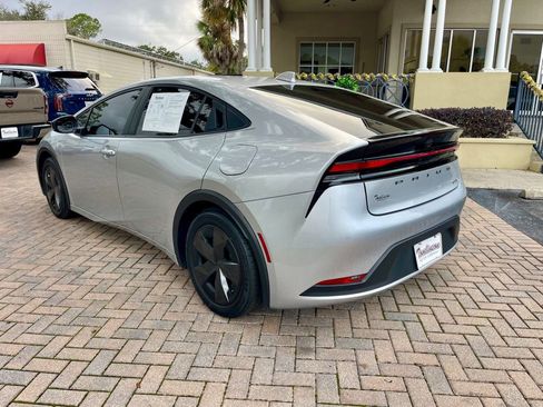 Used 2024 Toyota Prius LE image 3