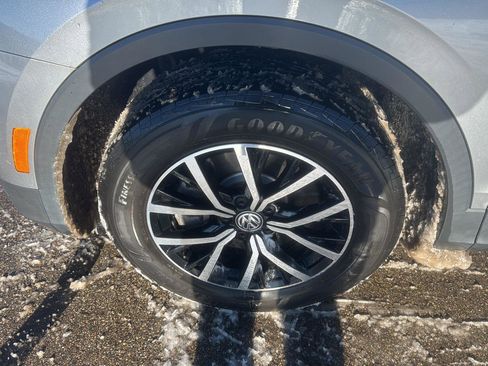 Used 2021 Volkswagen Tiguan SE image 11