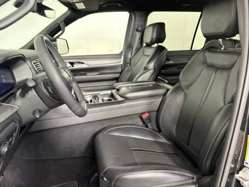 Used 2024 Jeep Wagoneer L Series II w/ Flexible Seating Group AWD/4WD image 11