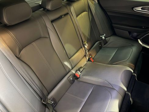 Used 2019 Alfa Romeo Giulia w/ Nero Edizione RWD image 38